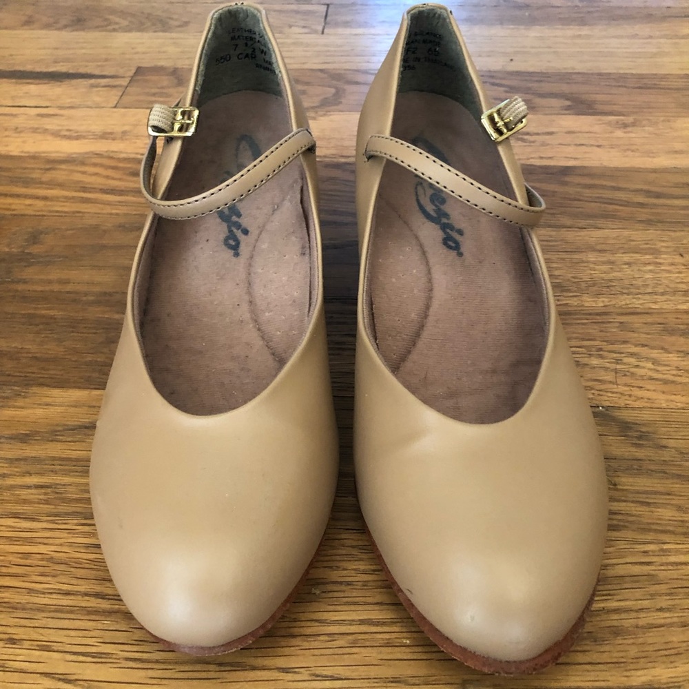 Capezio character shoes